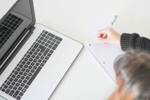 Webinar Gratuit : Qu’est-ce qui se cache derrière une campagne média web ? @ Événement en ligne